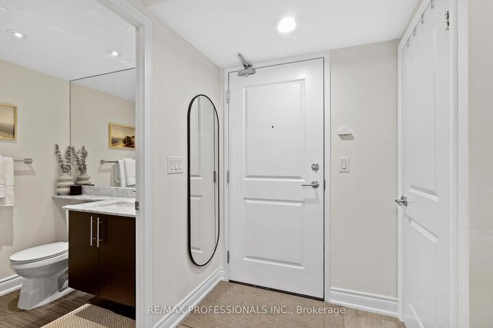 Property Photo: 125 Western Battery Road 909 ON M6K 3R8