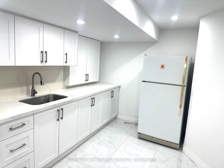 Property Photo:  102 Worthing Avenue  ON L3S 4J9 
