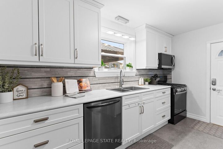 Property Photo:  109 Wilton Avenue  ON L3C 2A1 