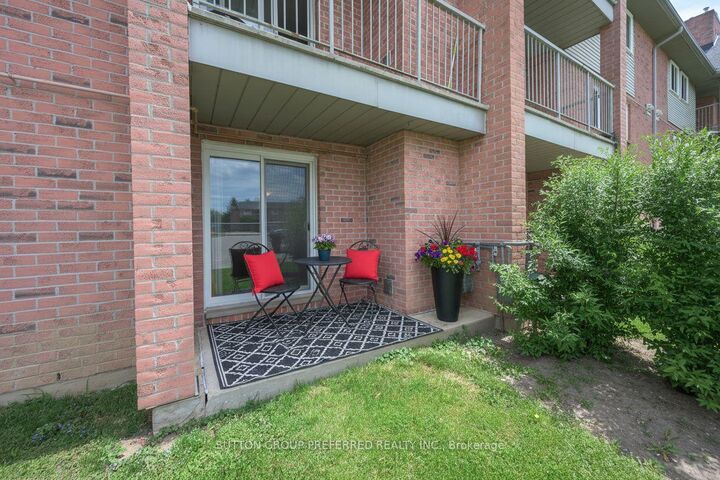 Property Photo: 136 Conway Drive 52 ON N6E 3N1
