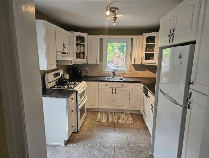 Property Photo: 47 Denne Boulevard ON L3Y 4H5