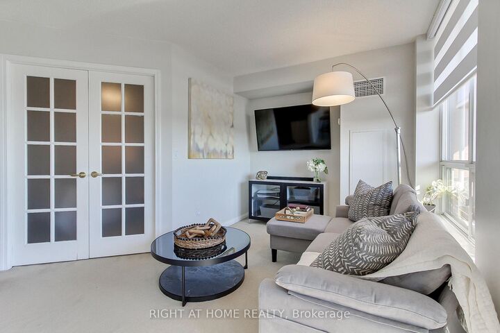 Property Photo: 1140 Parkwest Place 1002 ON L5E 3K9