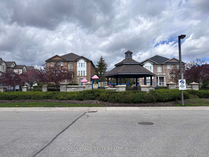 Property Photo: 615 Shoreline Drive 17 ON L5B 4K4