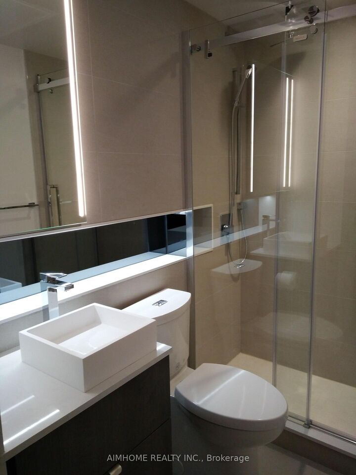 Property Photo:  215 Queen Street W 1010  ON M5V 0P5 