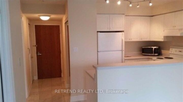 Property Photo:  23 Lorraine Dr Drive 312  ON M2N 6Z6 