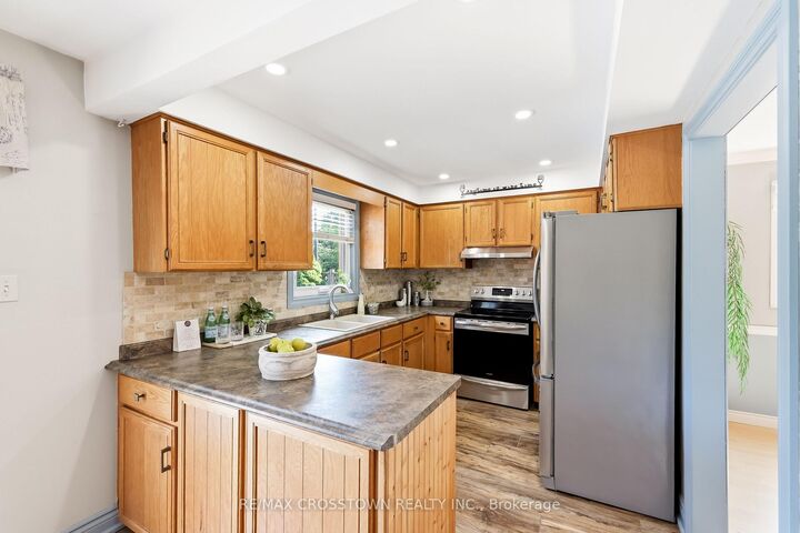 Property Photo: 4 Martinet Street ON L1N 8K8