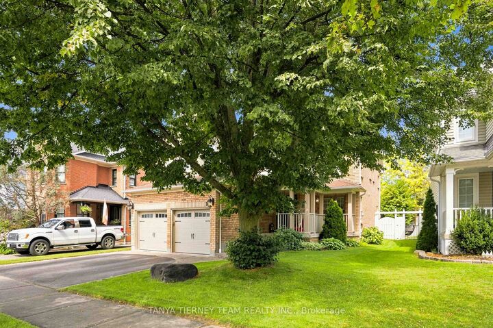 Property Photo: 16 Waring Avenue ON L1M 1G4