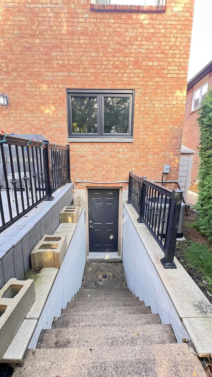 Property Photo:  1534 Hollywell Avenue  ON L5N 4P5 