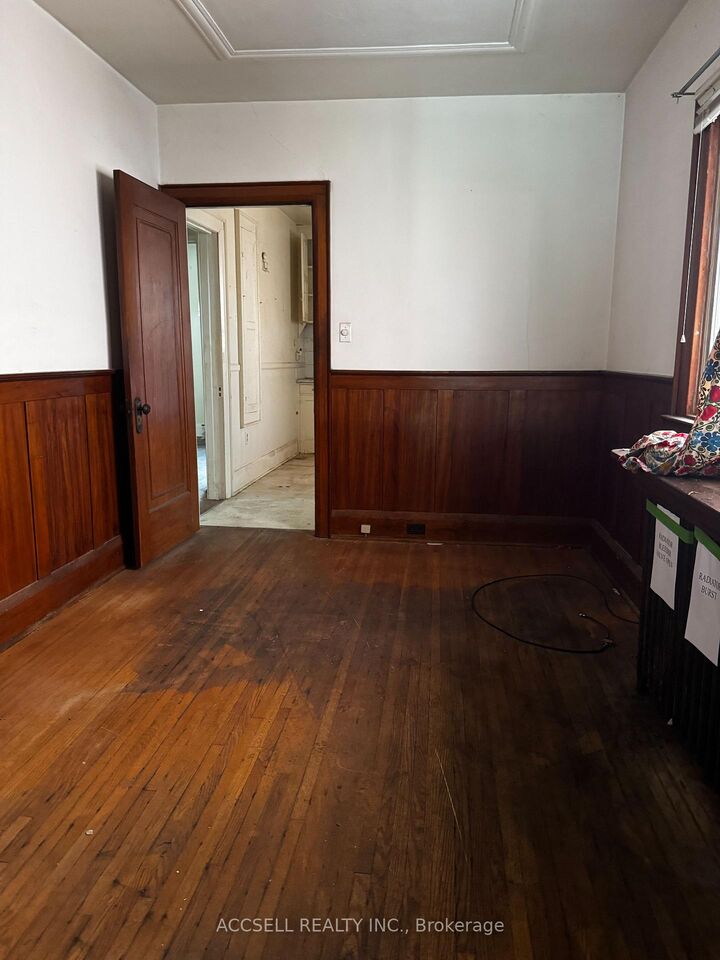 Property Photo: 350 Belsize Drive ON M4S 1N1