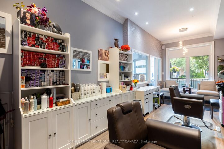 960A The Queensway N/A — photo 1