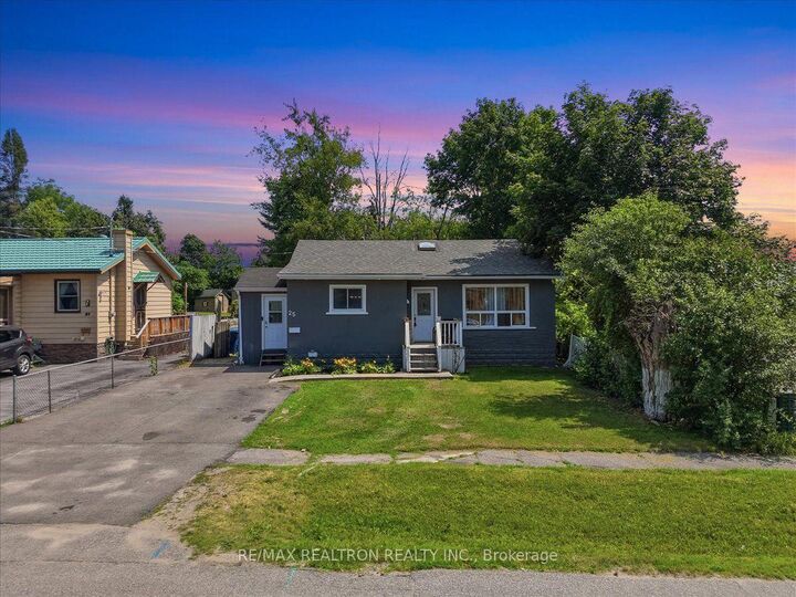 Property Photo: 25 Simcoe Street ON L3W 1G5