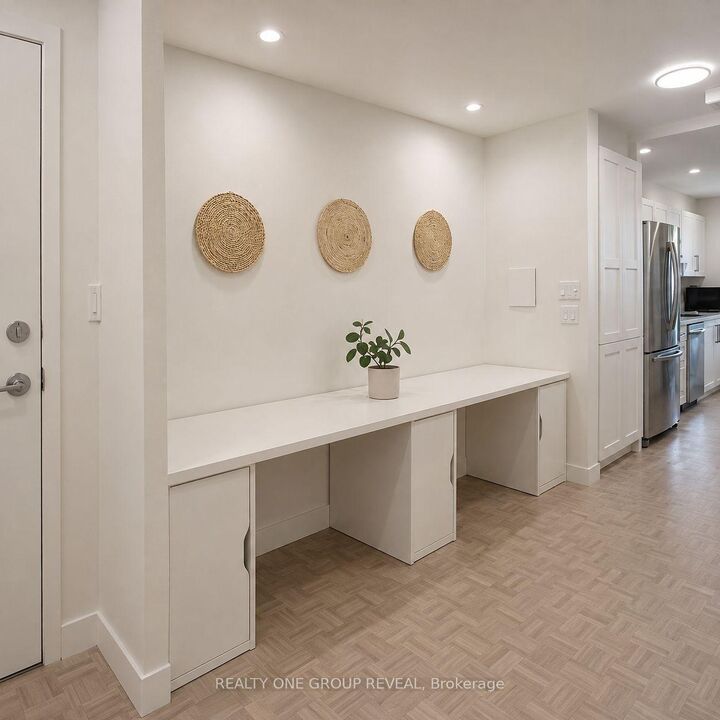 Property Photo:  3 Massey Square 2605  ON M4C 5L5 