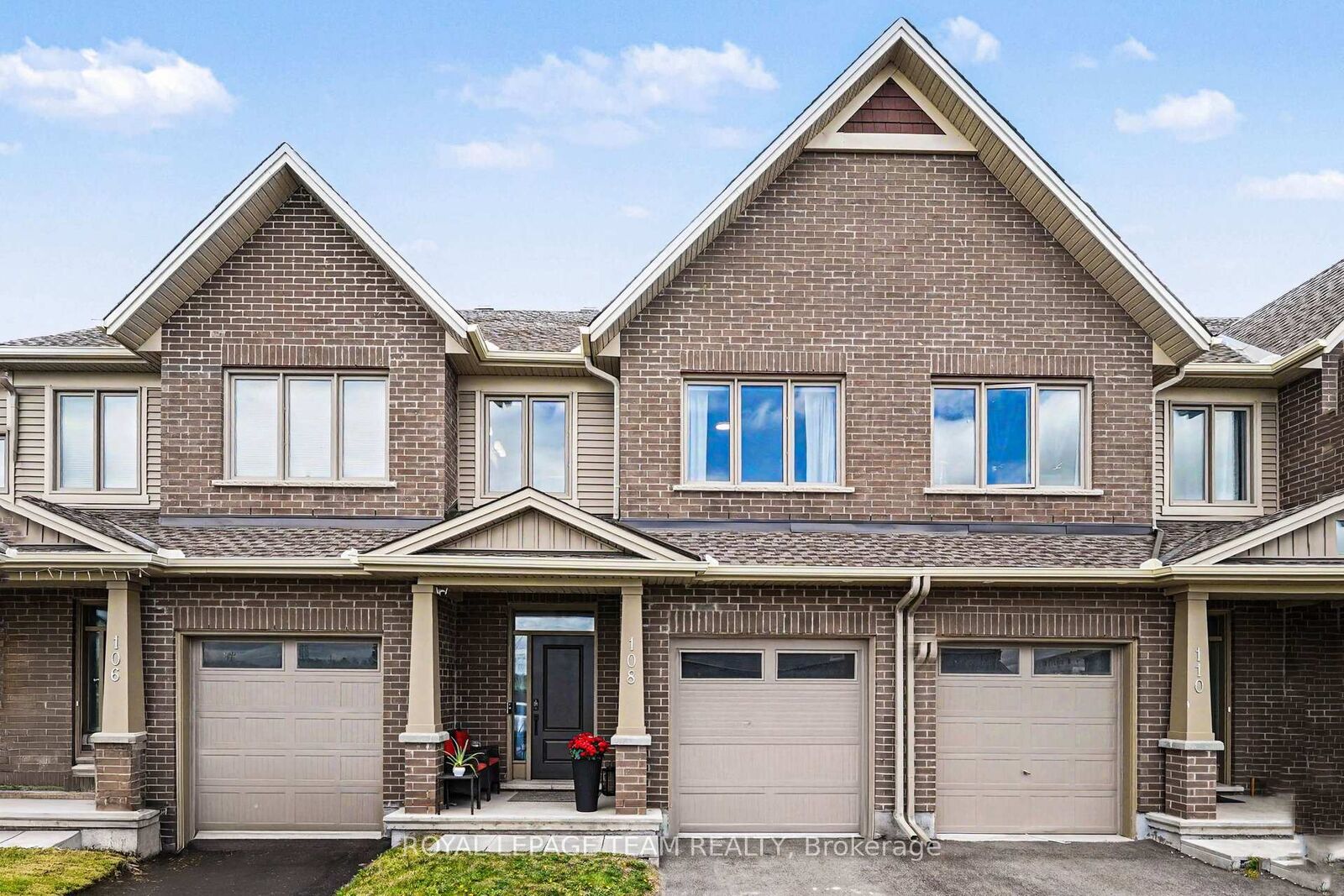 Property Photo: 108 Jardiniere Street ON K2S 2K2