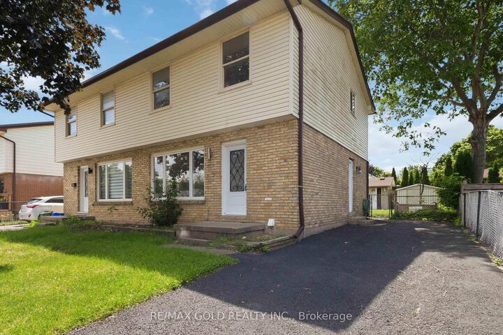 Property Photo: 318 Admiral Drive ON N5V 1J1