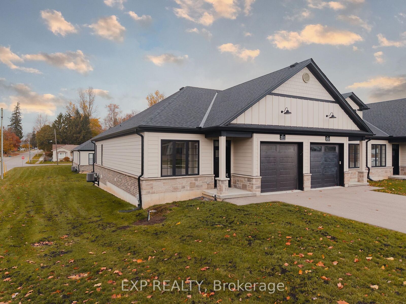 Property Photo: 12 Washington Street 201 ON N0J 1P0