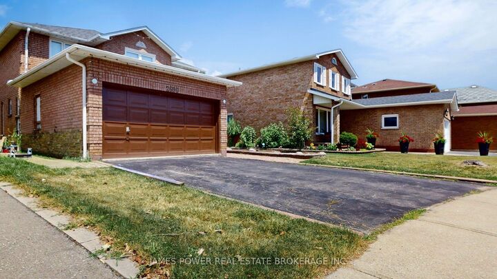 Property Photo: 2690 Innisfil Road ON L5M 4J2