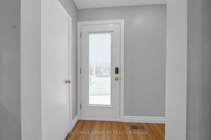 Property Photo:  118 Rexleigh Drive  ON M4B 2N3 
