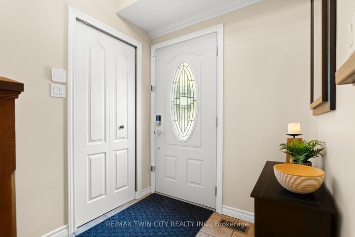 Property Photo: 21 Golden Meadow Crescent ON N2N 2L7