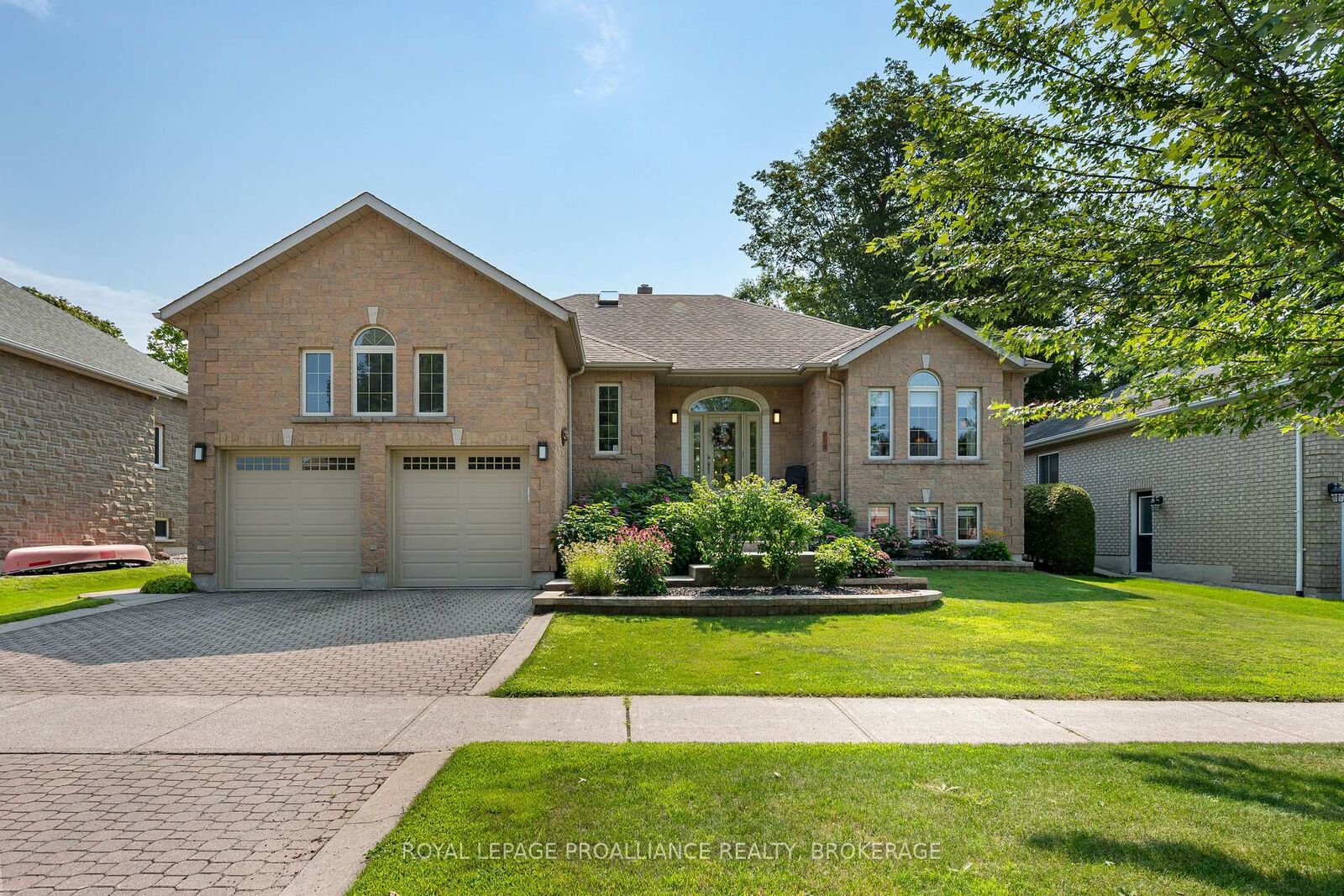 Property Photo: 26 Kenwoods Circle ON K7K 6Y1