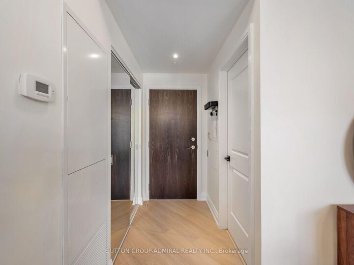 Property Photo: 7608 Yonge Street 405 ON L4J 0J5