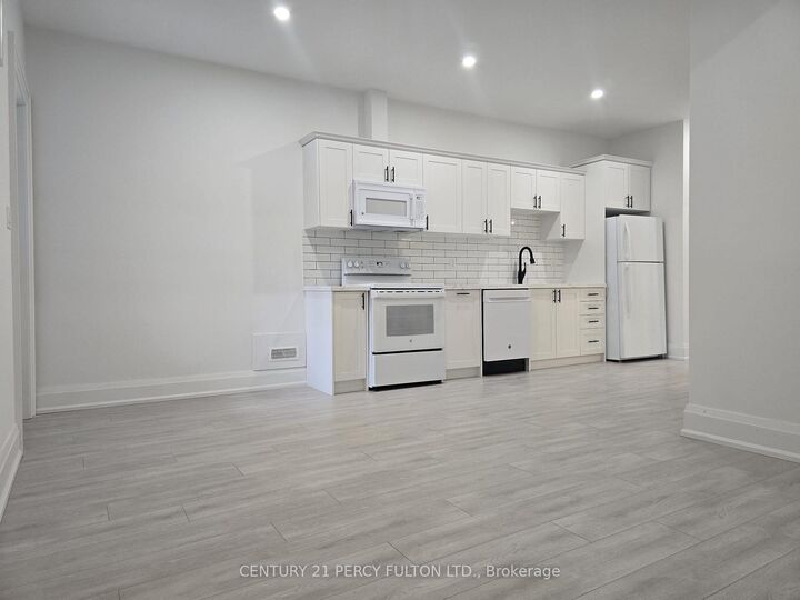 Photo de la propriété:  195 Danforth Road Bsmt  ON M1L 3X1 