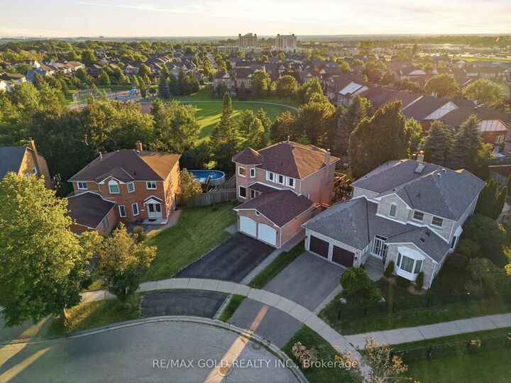 38 Silverbirch Place — photo 1