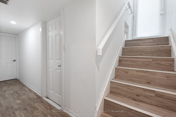 Property Photo:  149 Septonne Avenue Lf  ON L3Y 2W4 