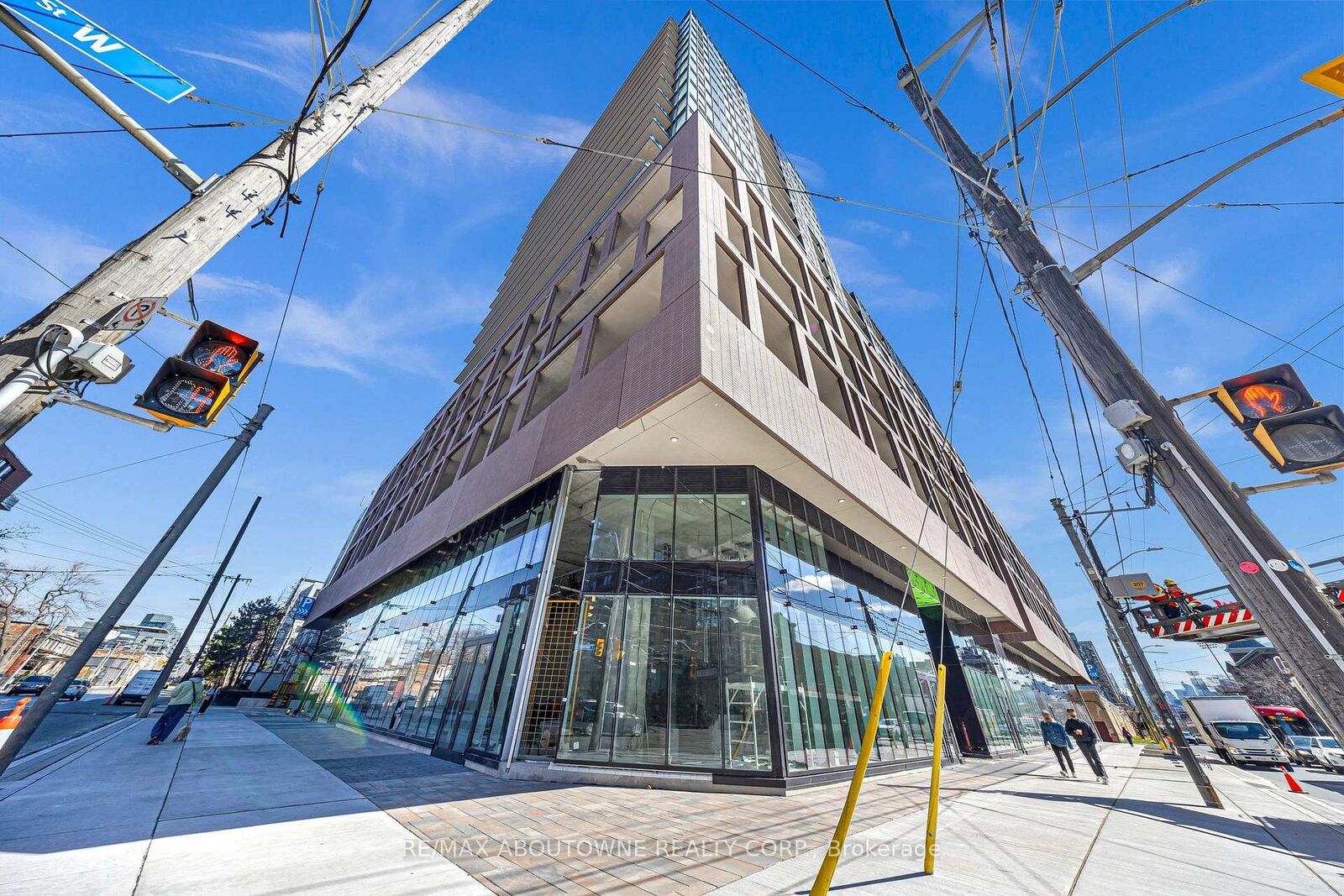 Property Photo:  285 Dufferin Street W 425  ON M6K 1E6 