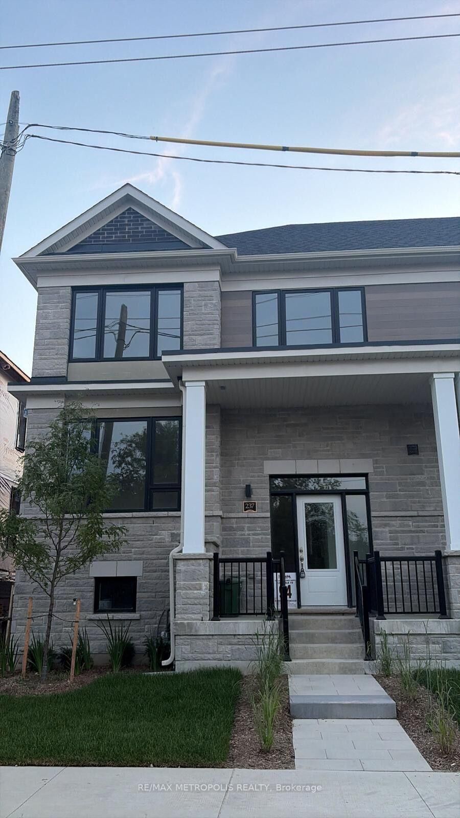 Property Photo: 237 Lindsay Street N ON K9V 0T5