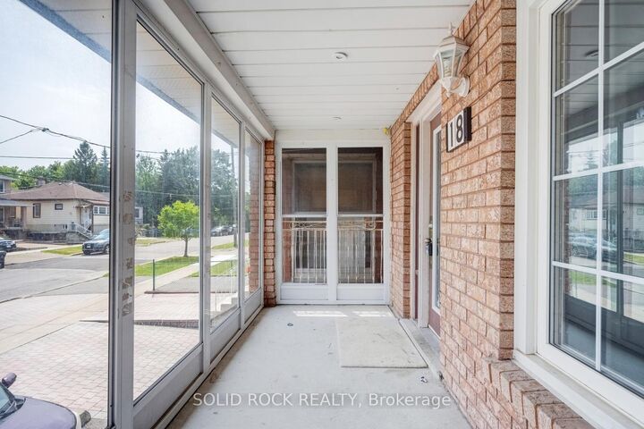 Property Photo: 18 Maple Bush Avenue ON M9N 1S6