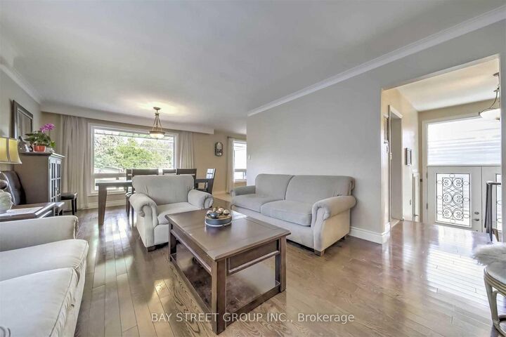 Property Photo: 33 Heathview Avenue ON M2K 2C2