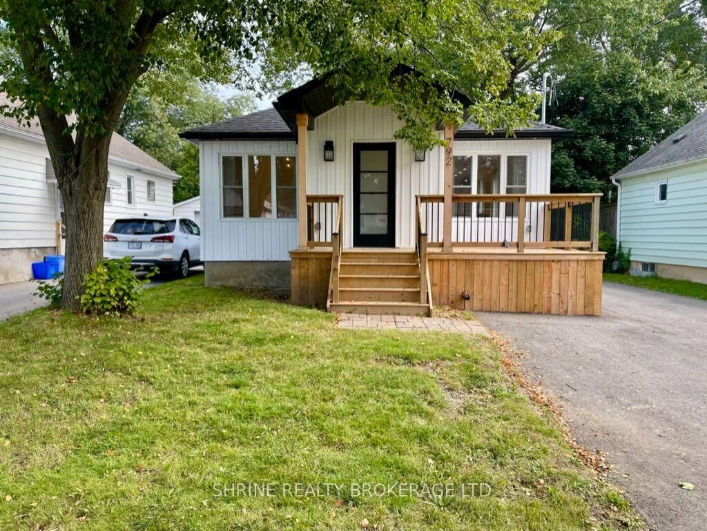 Property Photo:  792 Fleet Street  ON N5Y 1R9 
