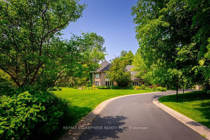 Property Photo: 27 Blackberry Place ON L0R 1H2