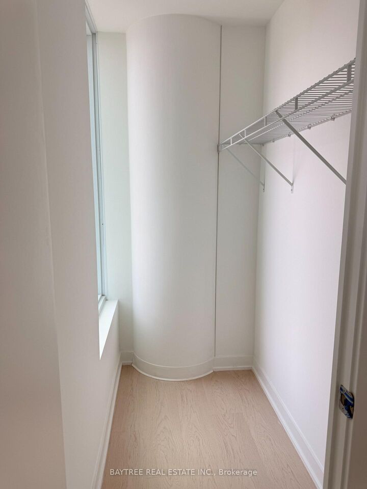 Property Photo: 252 Church Street 3111 ON M5B 0E6