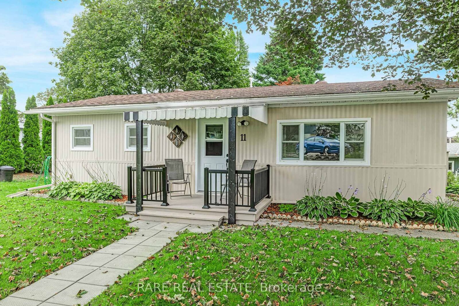 Property Photo: 11 Hawthorne Drive ON L9S 1P7