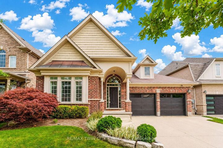 213 Edgewater Crescent — photo 1