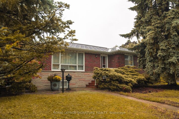 Property Photo:  2 Brantwood Drive  ON M1H 2G6 