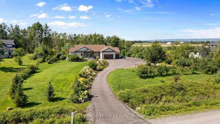 Property Photo: 26 Synergy Way ON K2W 0K3