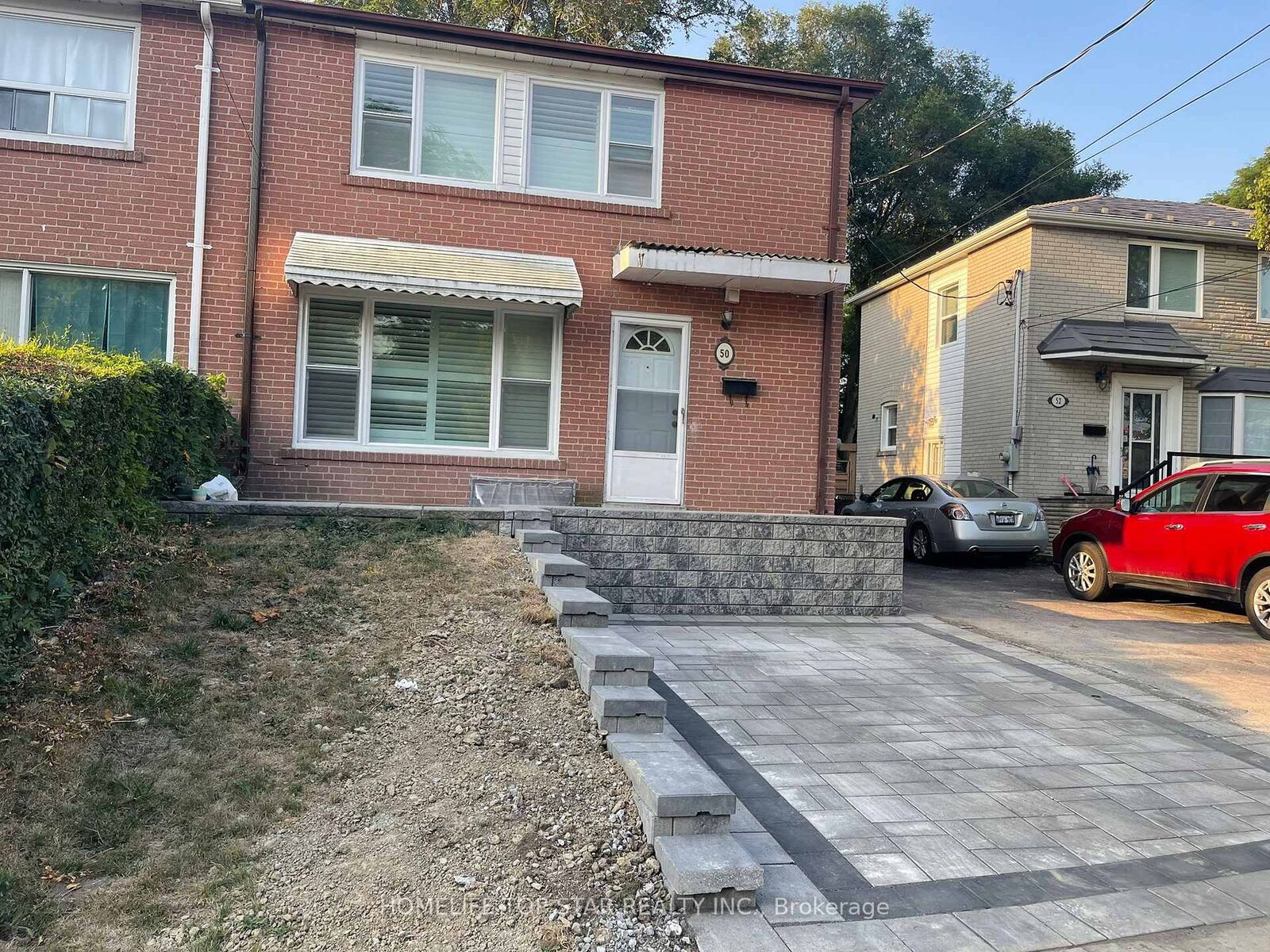 Property Photo: 50 Chestnut Crescent ON M1L 1Y5