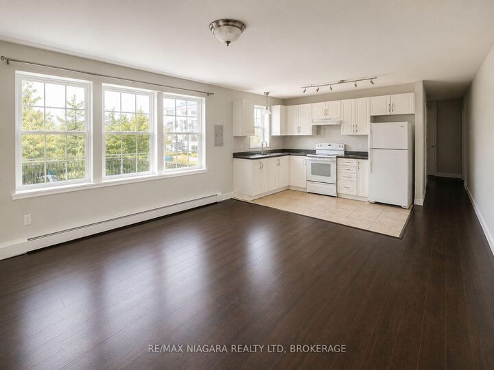 Property Photo:  143 Westchester Crescent 5  ON L2P 2N8 