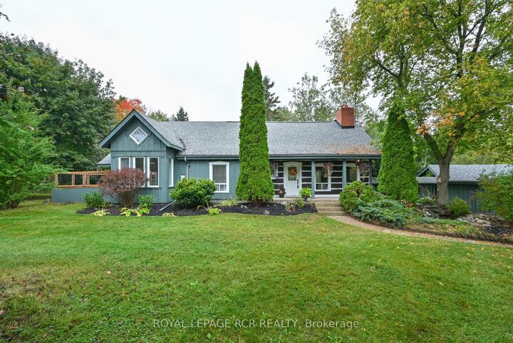 1762 Queen Street — photo 1