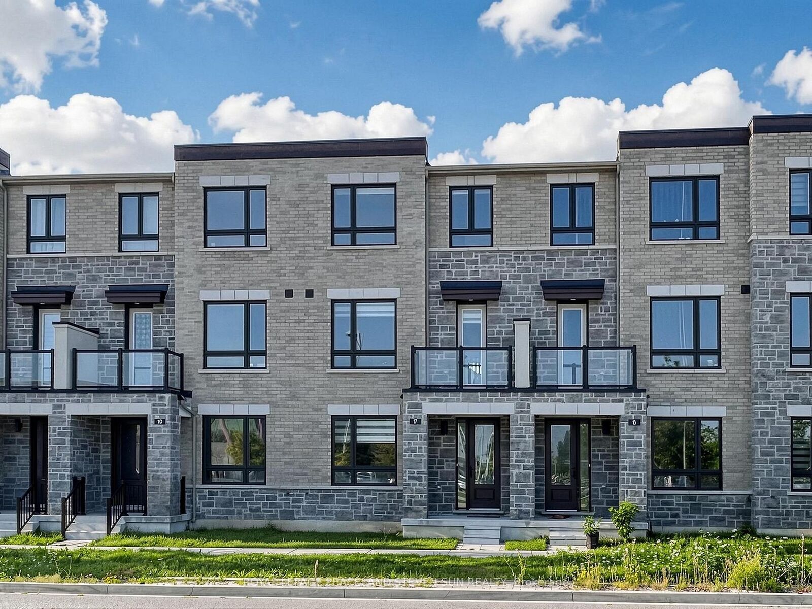 Property Photo: 17 Mumbai Drive ON L3S 0G1