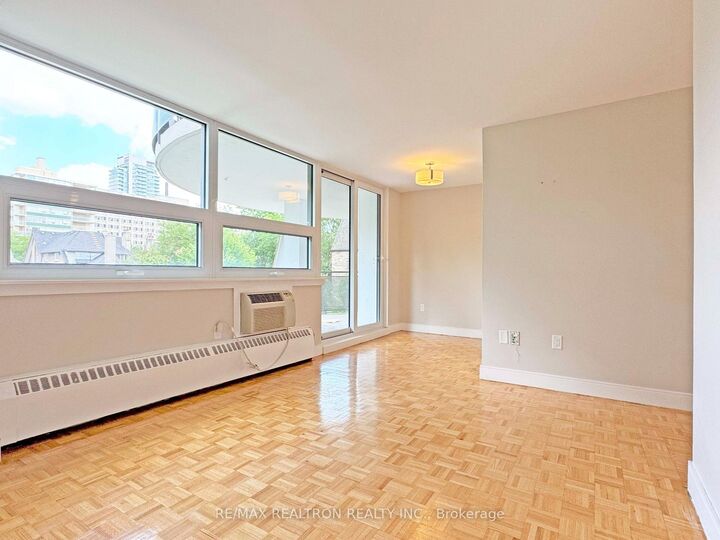 Property Photo:  485 Huron Street 206  ON M5R 2R5 