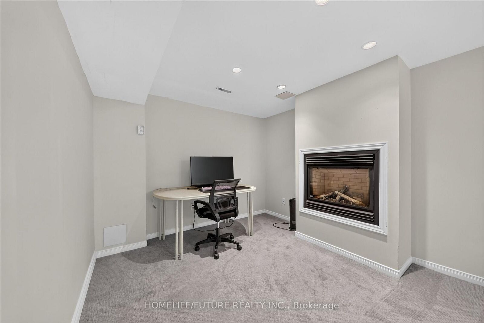 Property Photo:  1580 Heathside Crescent Lower  ON L1V 5W9 