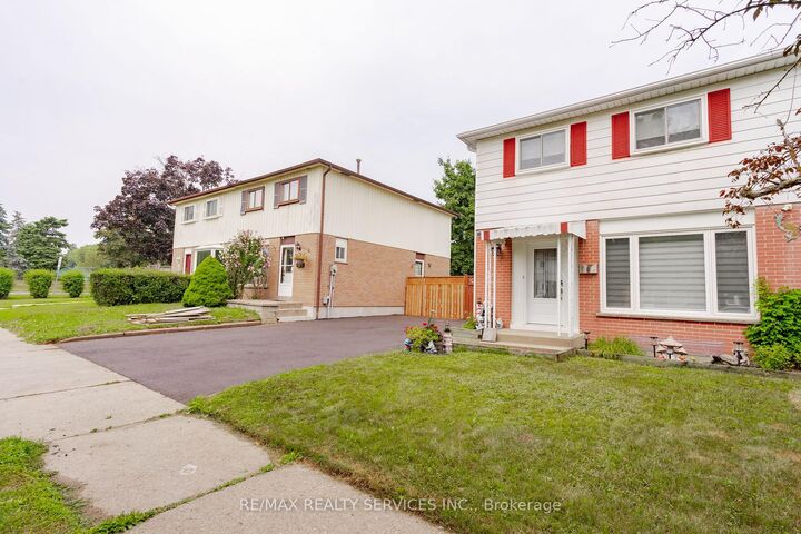 Property Photo: 6 Lauderdale Road ON L6V 2B7