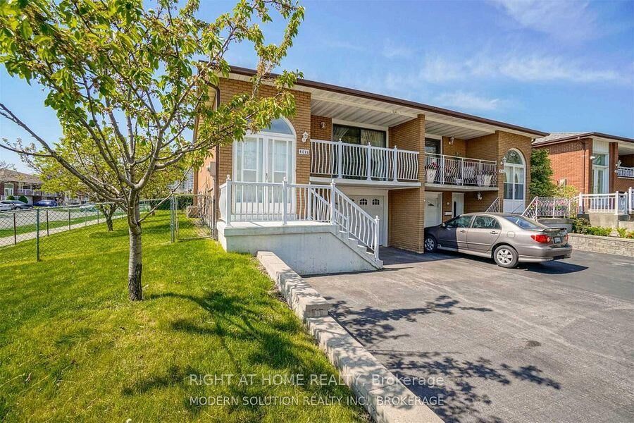 Property Photo: 4076 Woodington Drive ON L4Z 1K2
