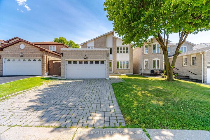 Property Photo:  1558 Highbrook Avenue  ON L5M 4V8 