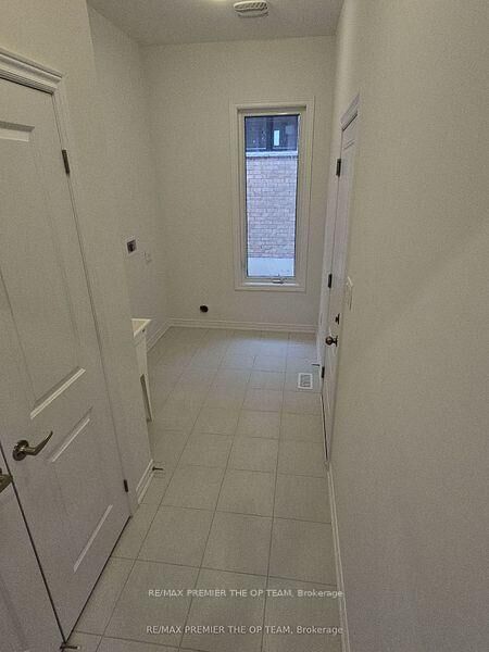 Property Photo:  5 Abbey Crescent  ON L9J 0B7 