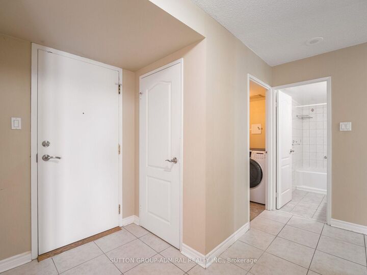 7420 Bathurst Street 1012 — photo 1