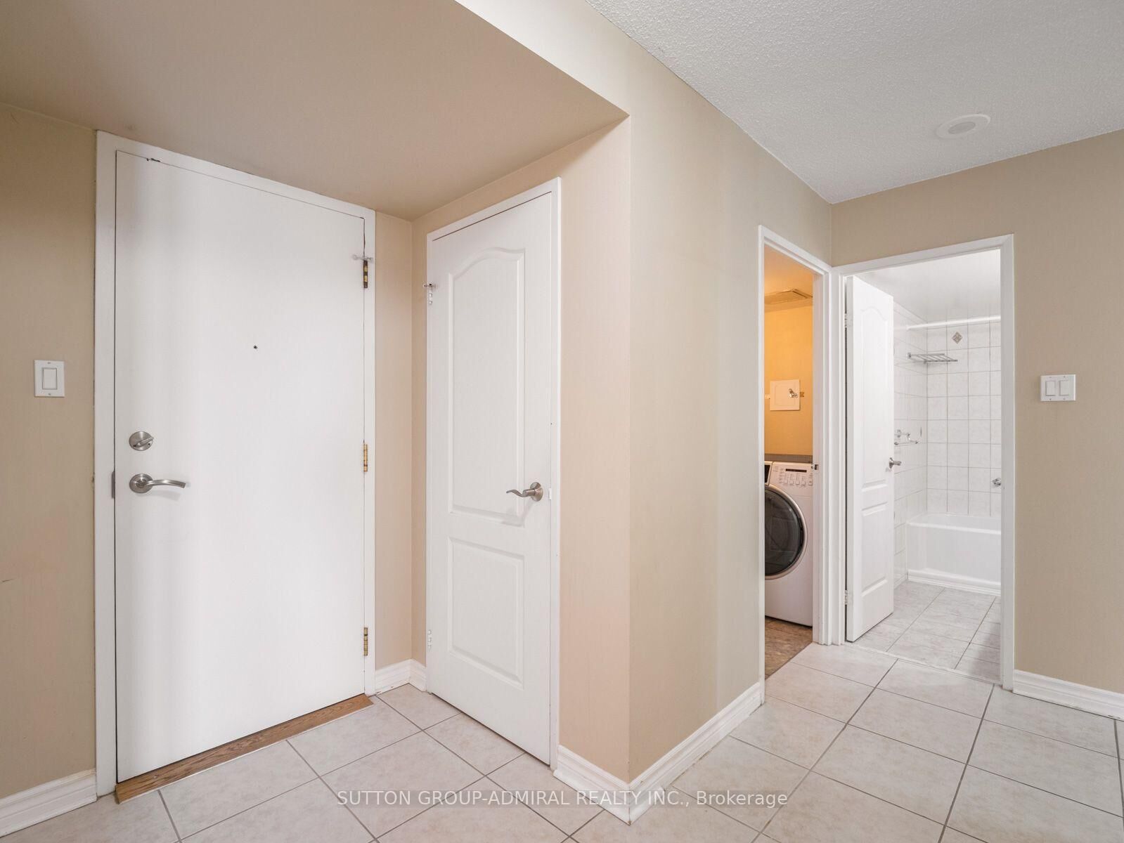 Property Photo: 7420 Bathurst Street 1012 ON L4J 6X4